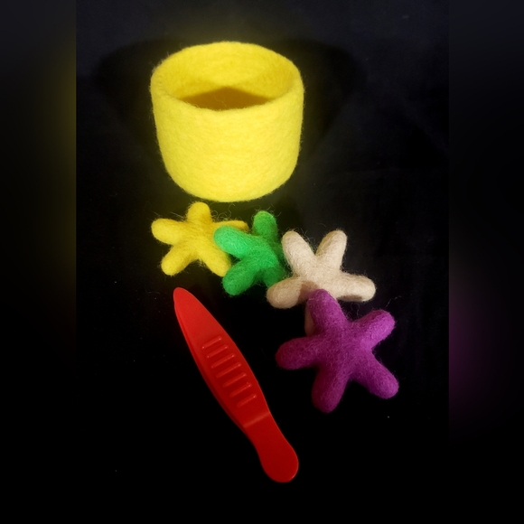 Lovevery Chunky Wooden Puzzle & Felt Star - Tweezers Set - Picture 4 of 4